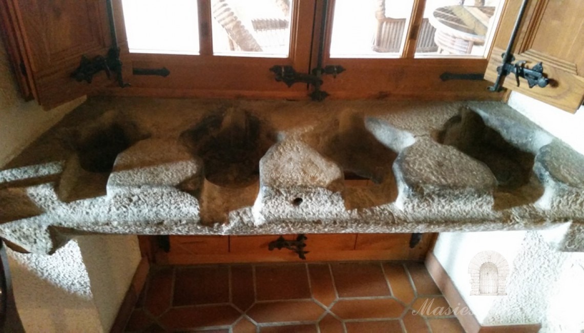 Detalle de la balconera del salón de la casa 