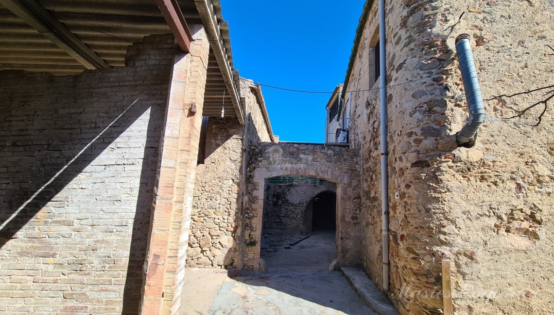 Entrance to the courtyard of the house