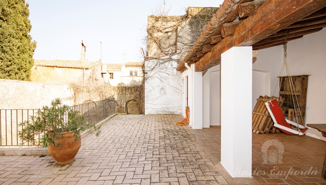 First floor terrace with porch 