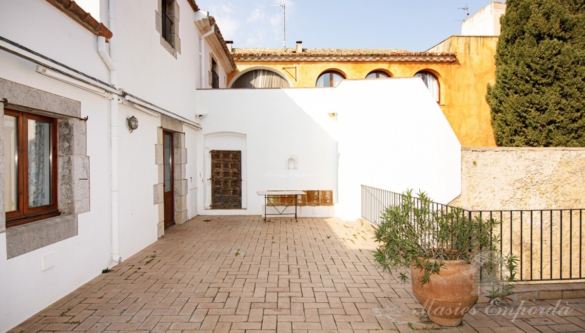 First floor terrace with porch 