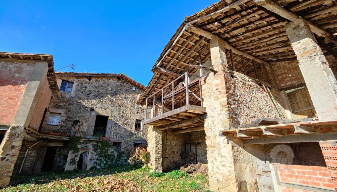 View of the farmhouse barn 