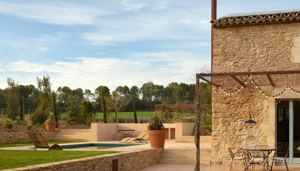 Terrace, garden and swimming pool 