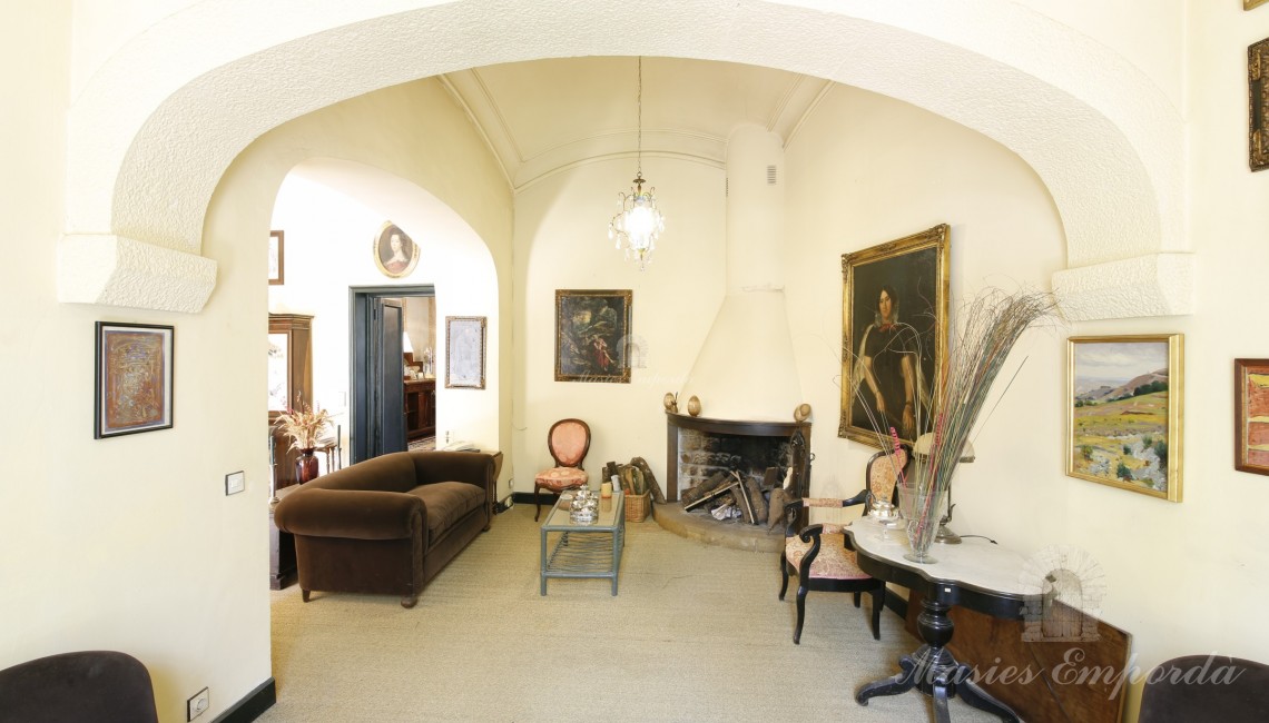 Living room with fireplace and exit to the terrace