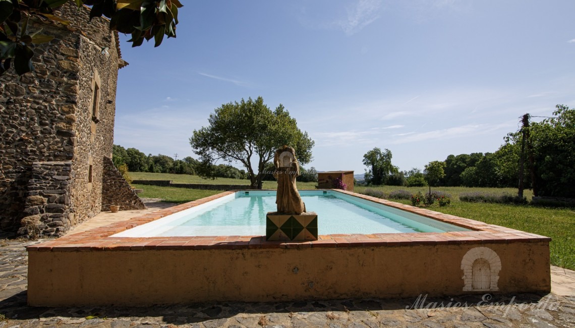 Detail of the swimming pool 