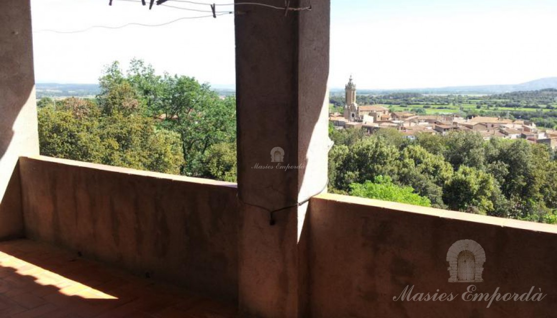 Terraza en la segunda plata con vistas espectaculares de todo el valles del Baix Empordà