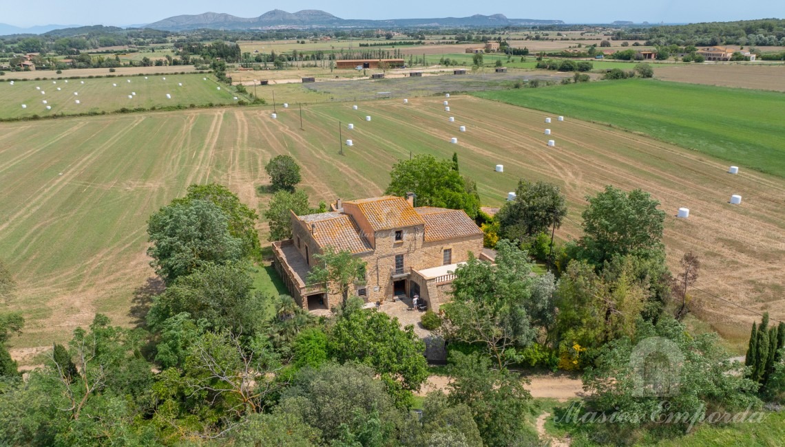 Views of the farmhouse and the plot