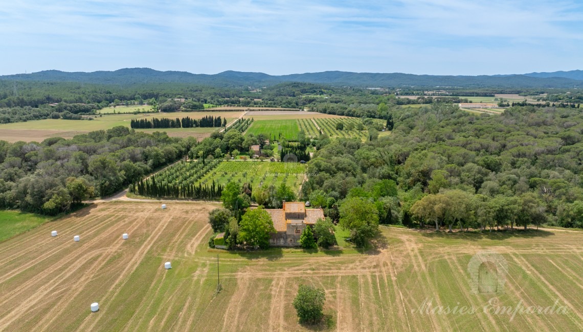 Views of the farmhouse and the plot