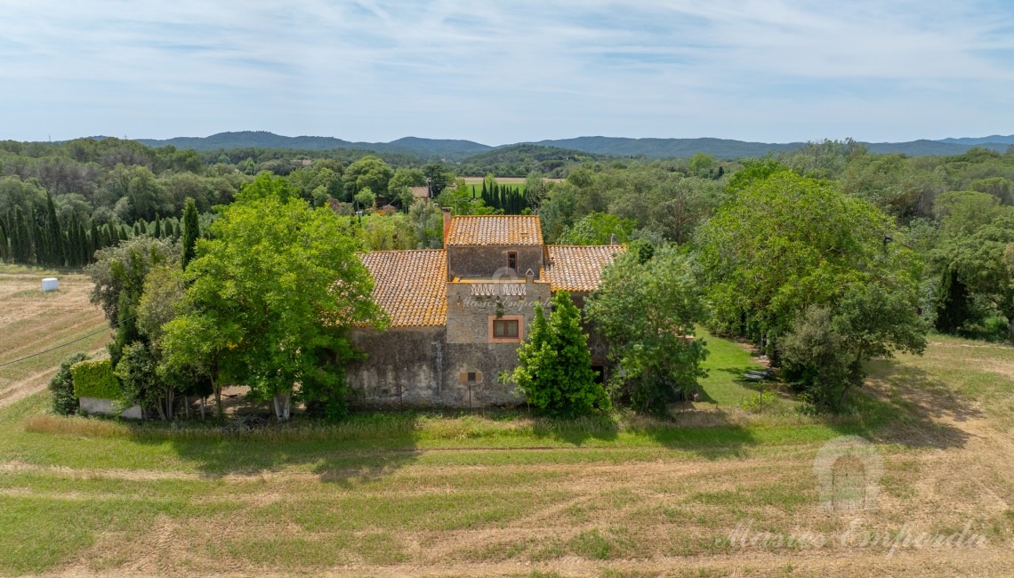 Views of the farmhouse and the plot