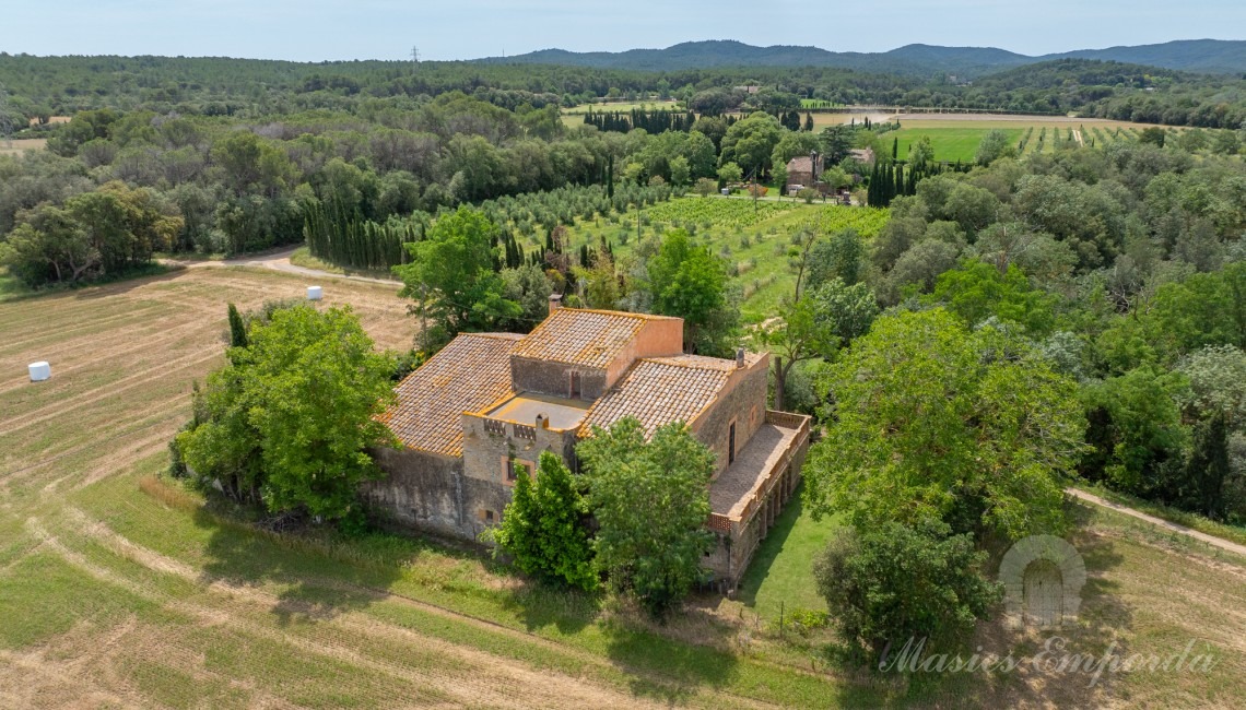 Views of the farmhouse and the plot