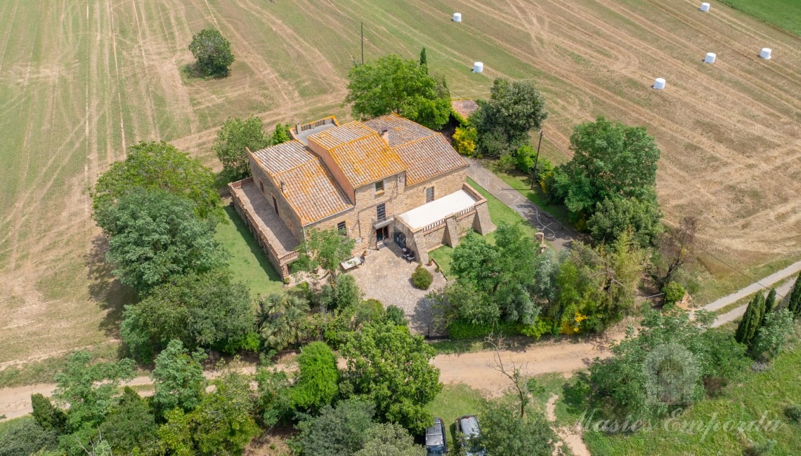 Views of the farmhouse and the plot