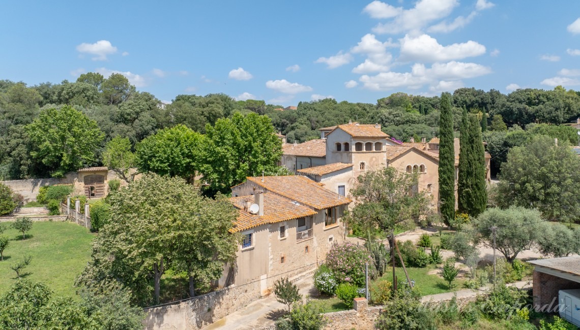 Views of the farmhouse 