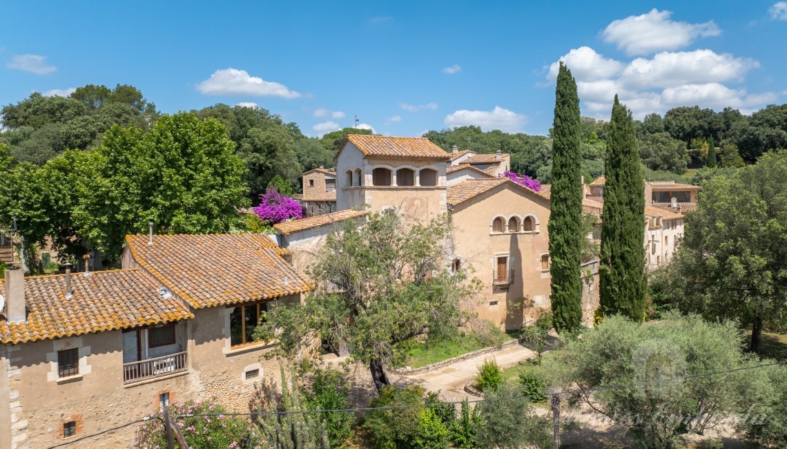 Views of the farmhouse 