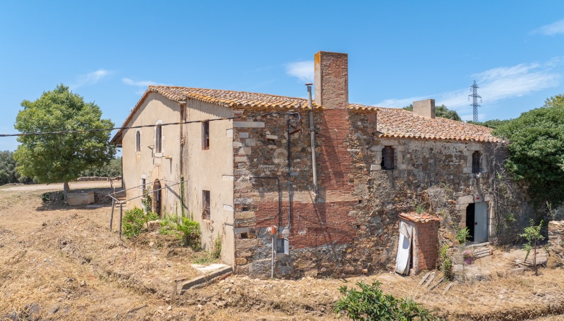 Views of the farmhouse