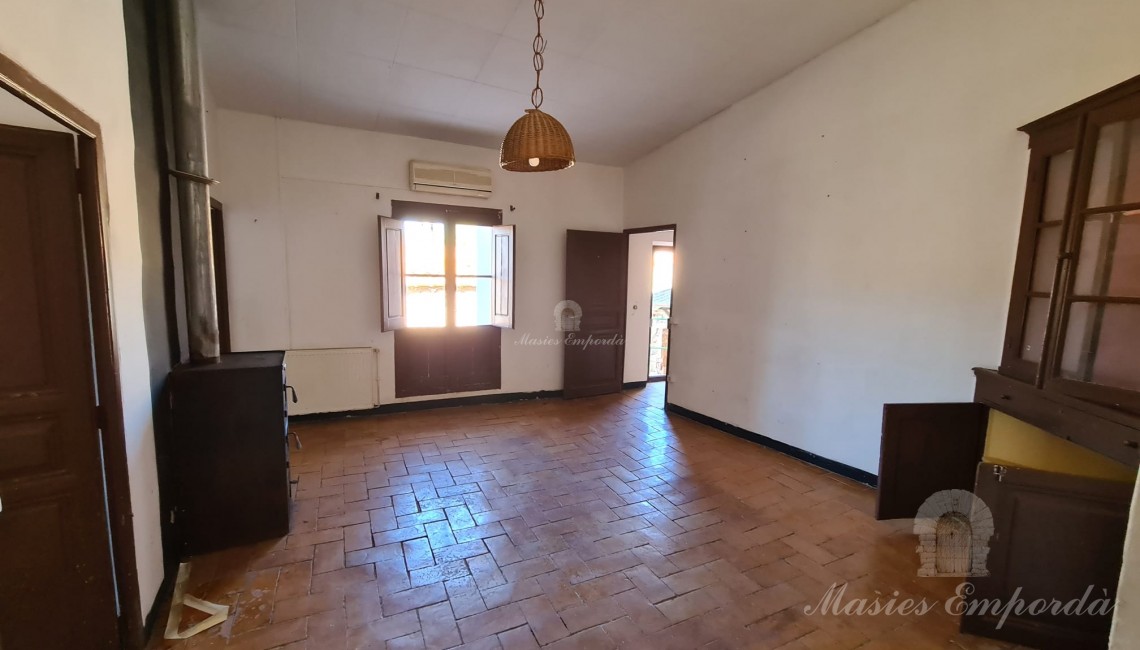 Dining room with fireplace