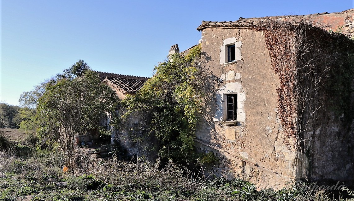 From another angle the main entrance of the farmhouse