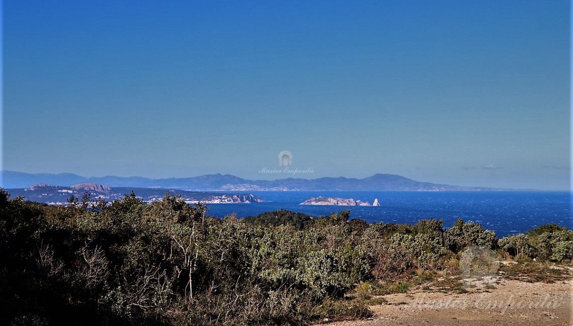 Views of the sea and the Medes Islands from the plots