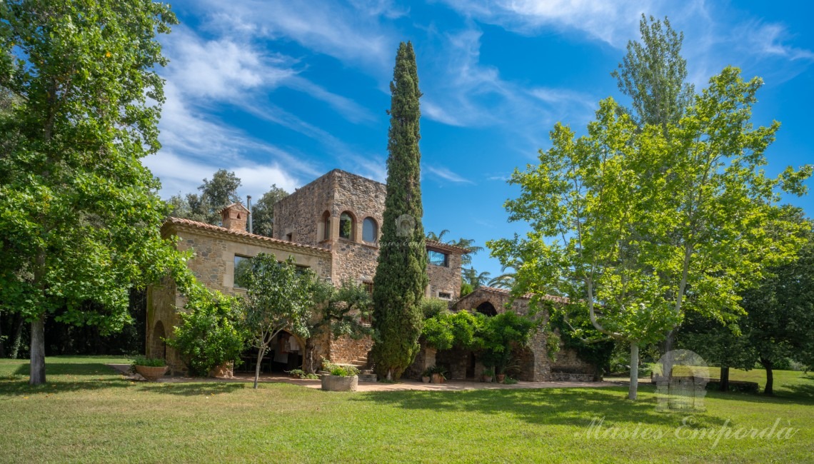 View of the garden and the farmhouse 