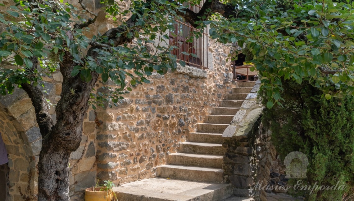 Details of access to the first floor from the garden 