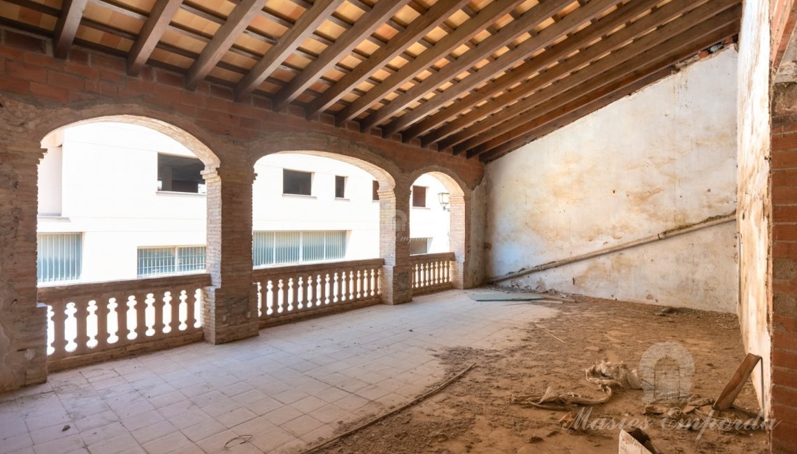 Covered terrace of the first floor