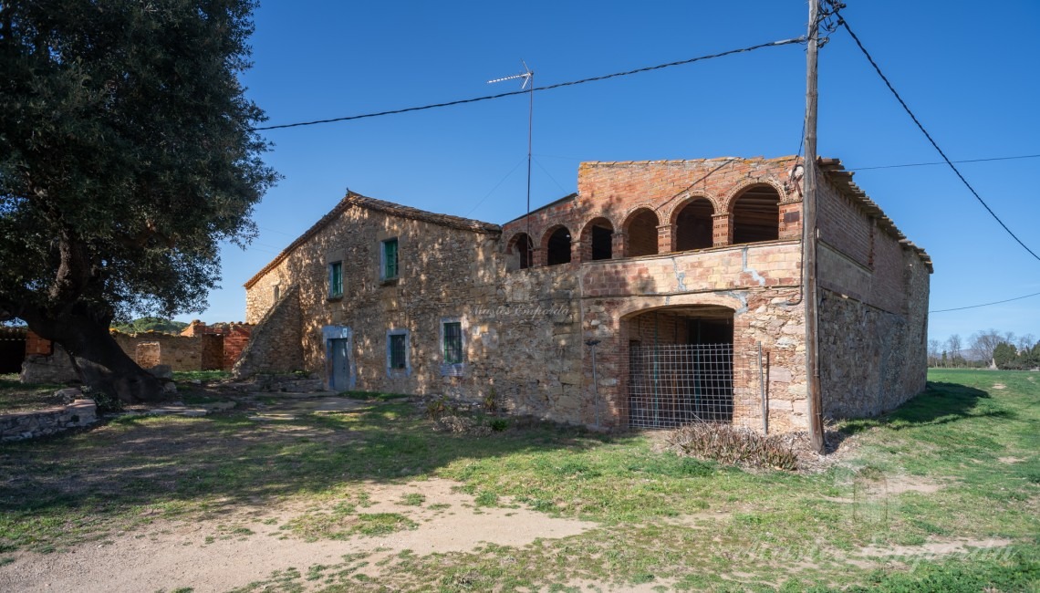 Façade of the farmhouse 