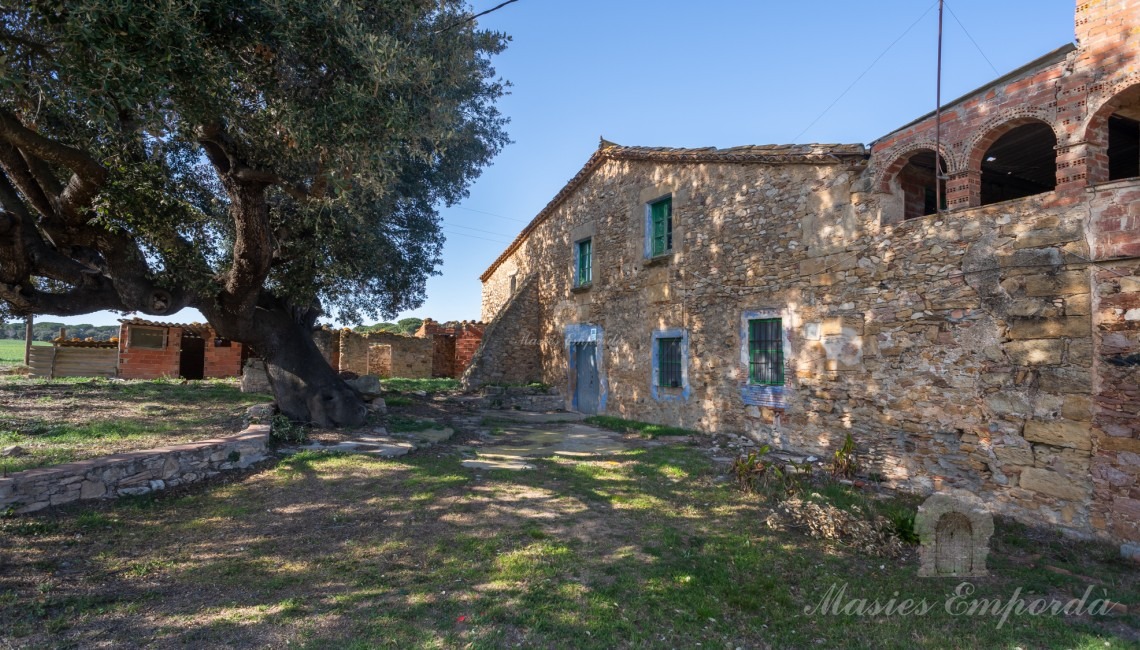 Construction group of the farmhouse 