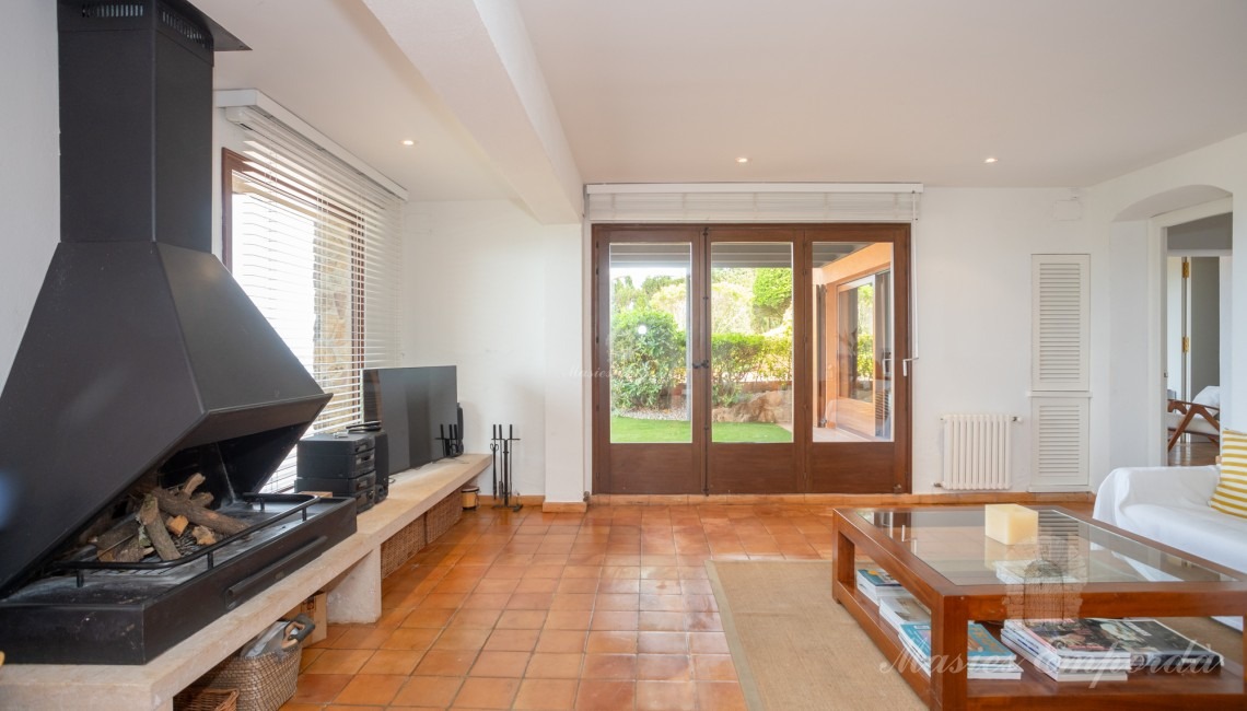 Ground floor flat living room