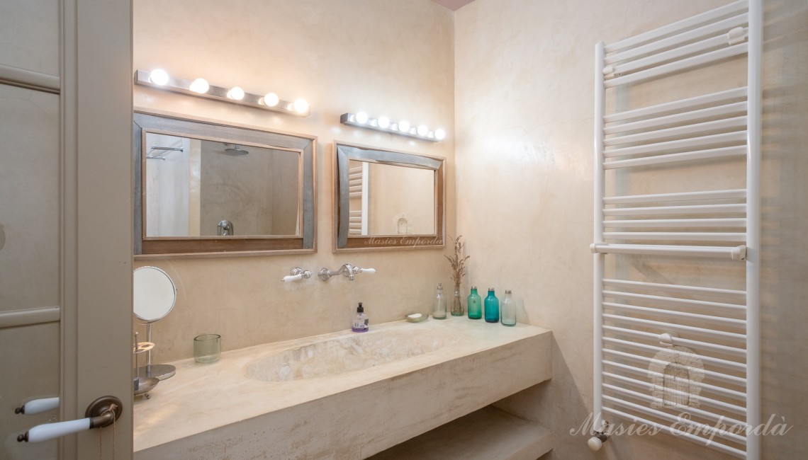 Bathroom in one of the bedrooms