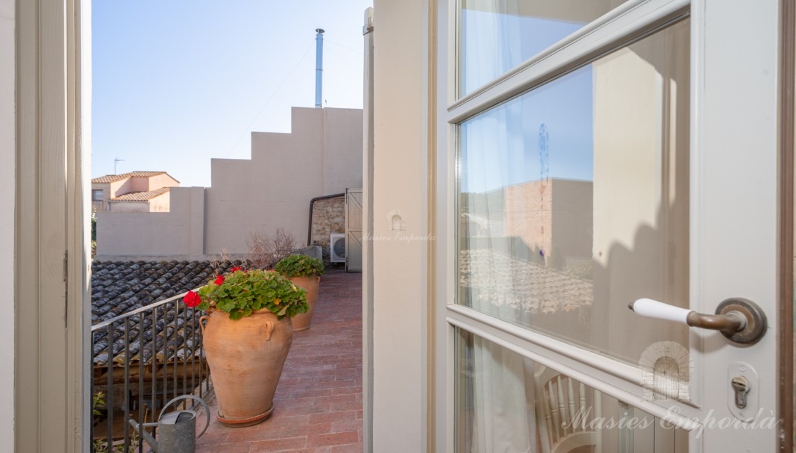 Exit to the terrace from the bedroom