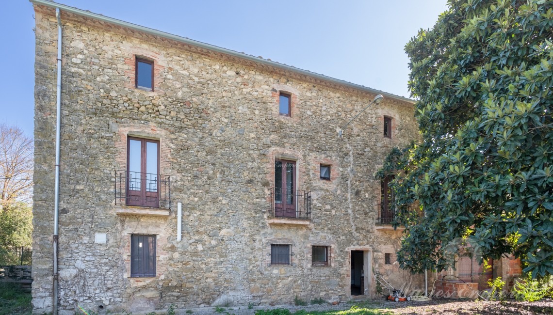 Façade of the farmhouse 