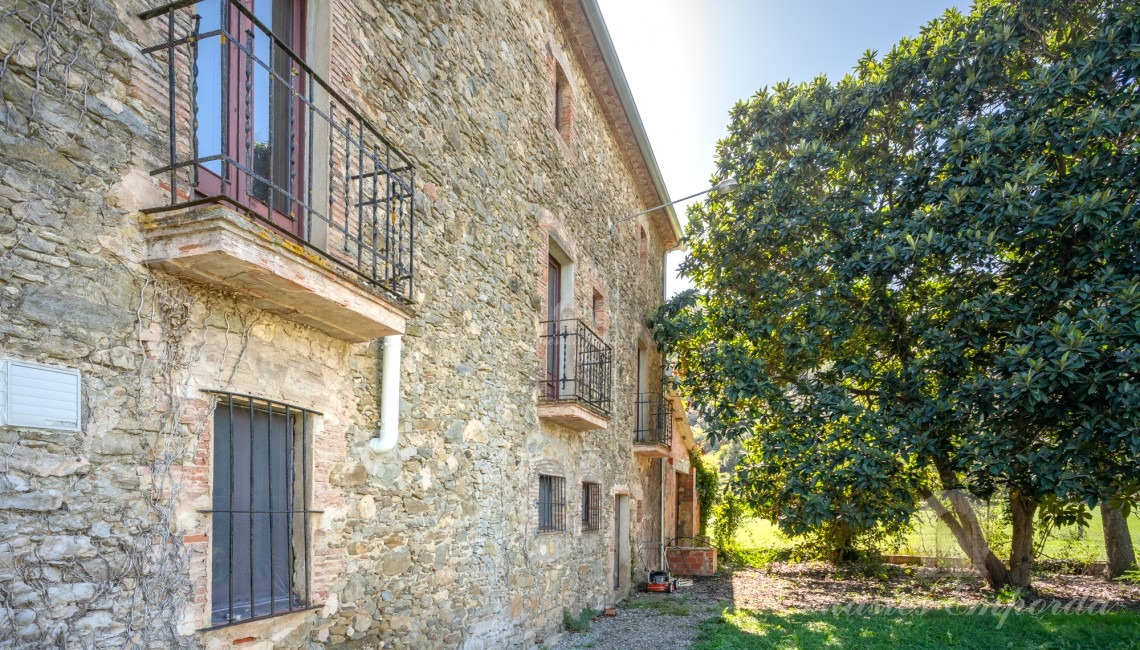 Façade of the farmhouse 