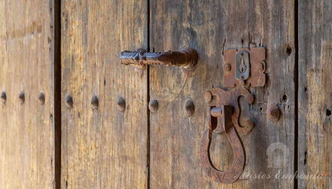 Details of the main entrance door