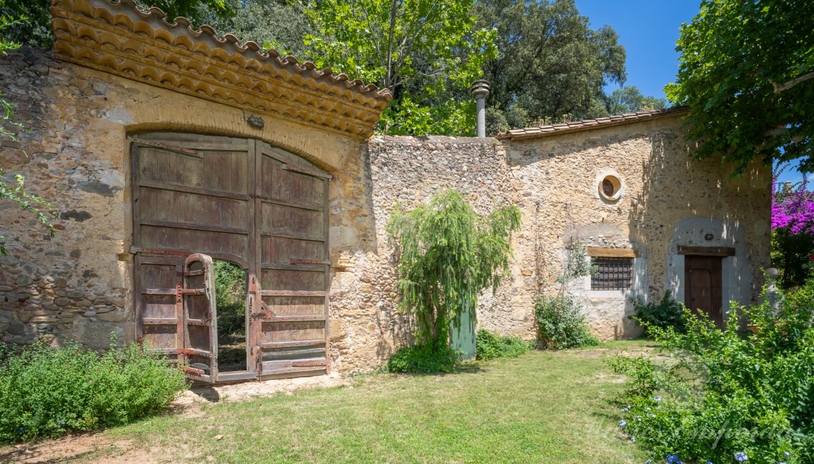 Garden gate with access to the Camino de Santiago