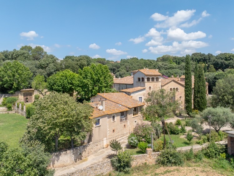 Views of the farmhouse 