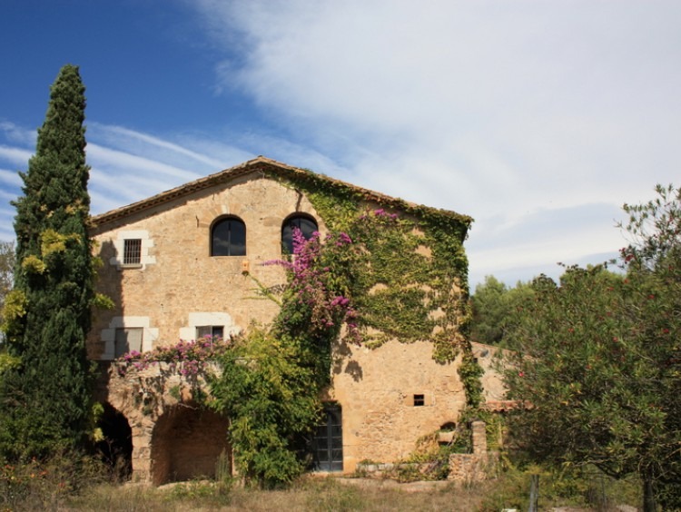 Fachada principal de la masía