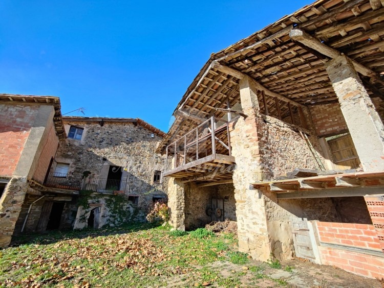 View of the farmhouse barn 