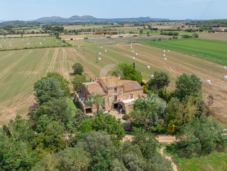 Views of the farmhouse and the plot