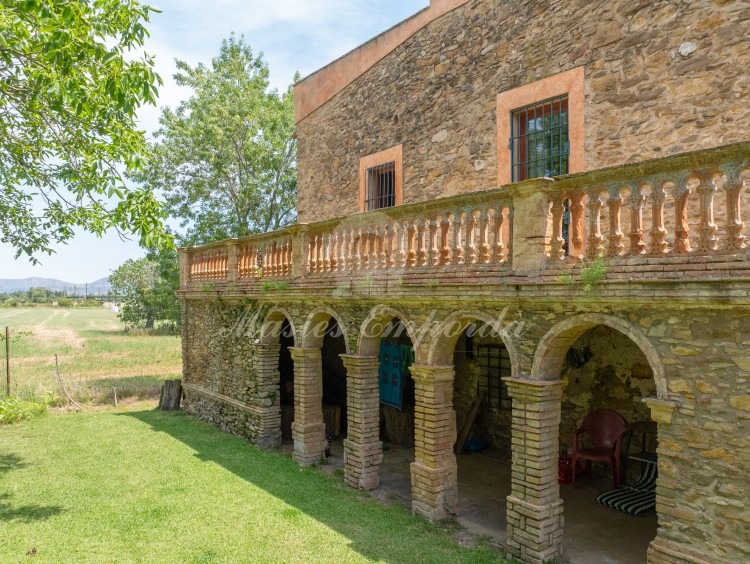 Terrace and arched porch of the west façade