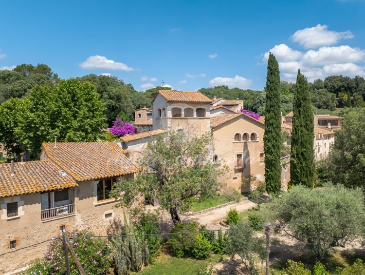 Views of the farmhouse 