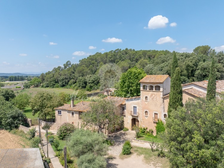 Views of the farmhouse 