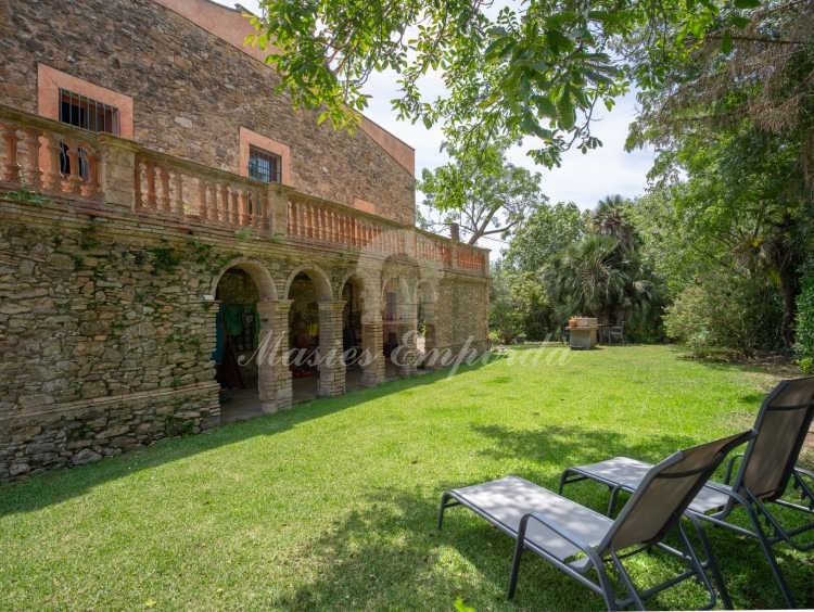 Terrace and arched porch of the west façade