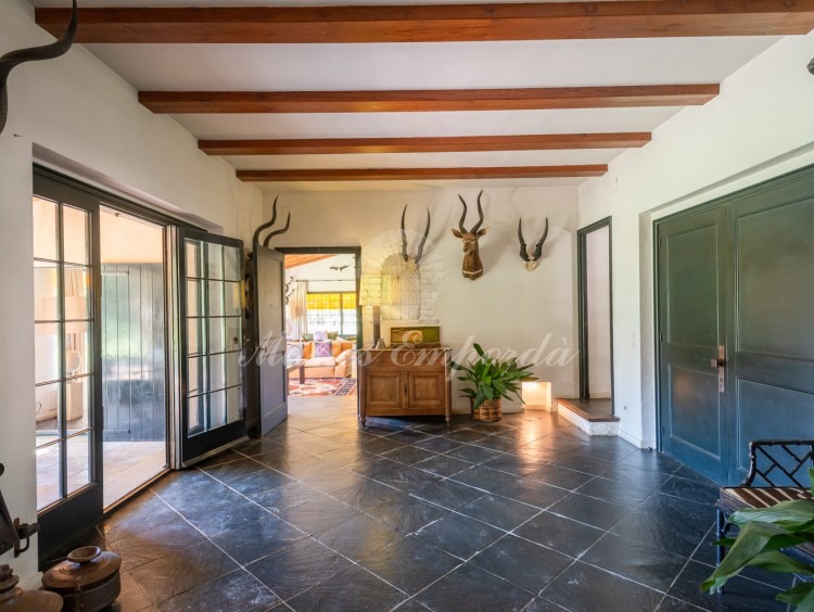 Entrance and hallway to the house 