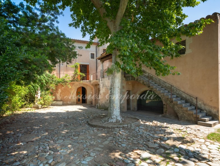 Entrance to the garden from the main entrance