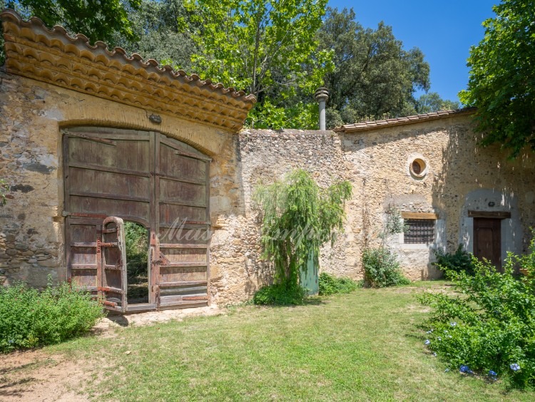 Garden gate with access to the Camino de Santiago