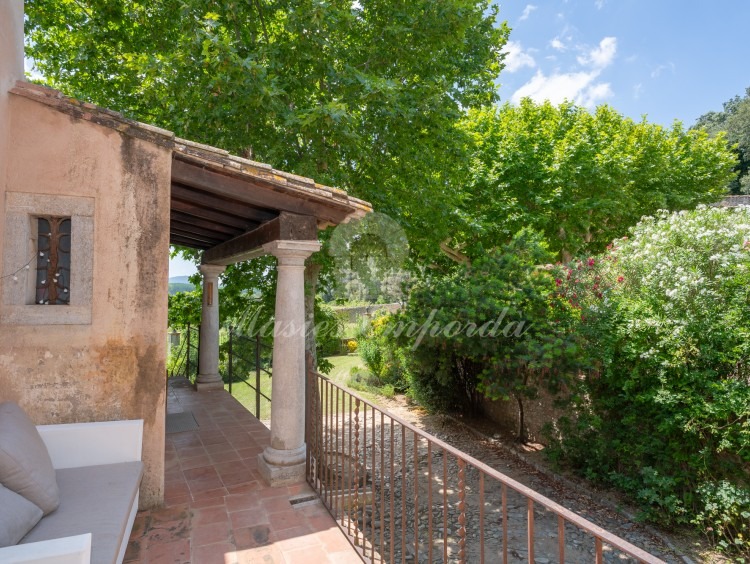 Terrace with porch linking the two parts of the farmhouse and annexe