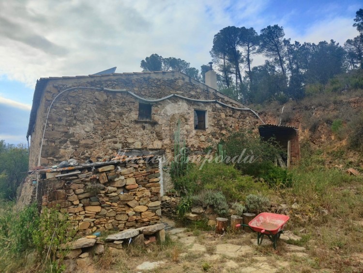 Façade of the farmhouse 