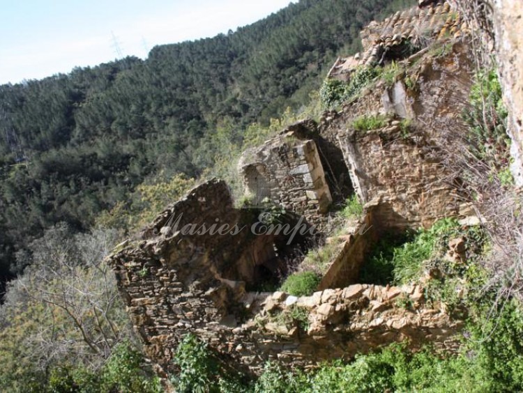 Anexos de la masía vistos desde la primera planta 